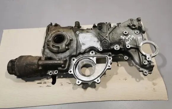 Toyota Avensis T270 Timing chain cover 