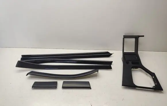BMW 5 E39 Dashboard glove box trim 8209847