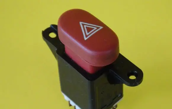 Renault Laguna I Hazard light switch 822955