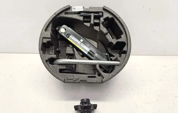 Skoda Superb B6 (3T) Tool set 3T0071108 3T0012115