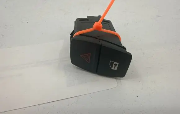 BMW 4 F32 F33 Hazard light switch 9231786