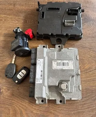 Renault Master III Engine control unit/module 237107756s 8200405701 284b25740r
