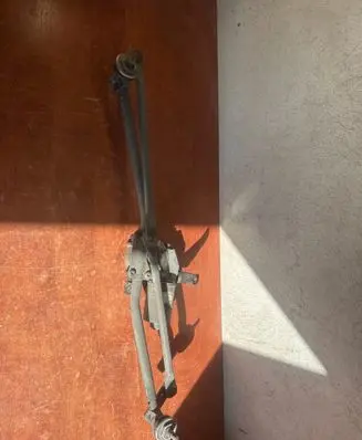 Front wiper linkage and motor