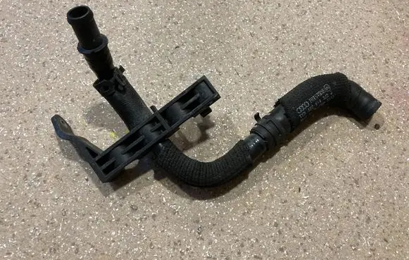 Audi e-tron Engine coolant pipe/hose 4KE819362J