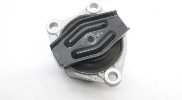 Volvo XC40 Engine mount bracket 31686296