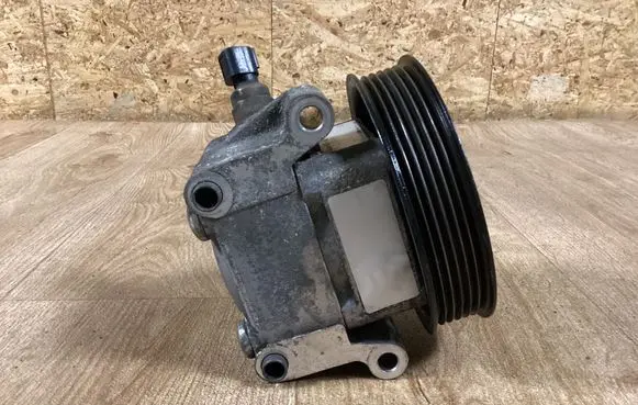 Ford Focus Power steering pump 4M513A696AE