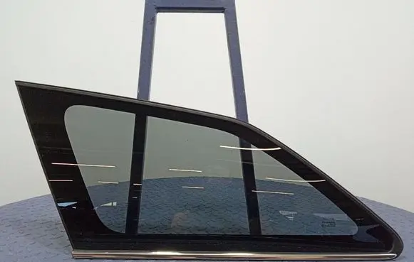 Toyota Auris E180 Rear side window