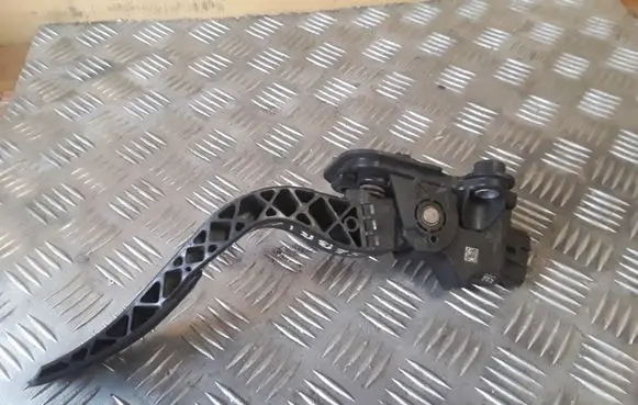 Chrysler Sebring (JS) Accelerator throttle pedal 04891586AB