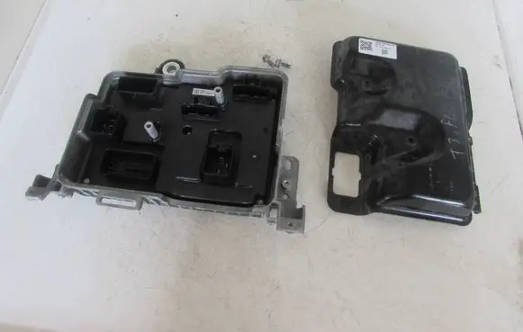 Tesla Model 3 Central body control module 158399101c J6X014