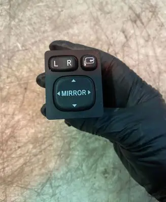 Mitsubishi L200 Wing mirror switch 