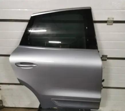 Porsche Macan (95B) Rear door