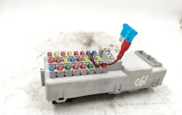 KIA Sorento Fuse module