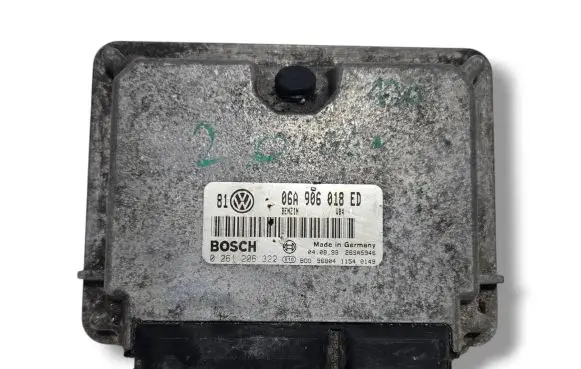 Volkswagen Golf IV Engine control unit/module 06A906018ED 26SA5946 0261206322
