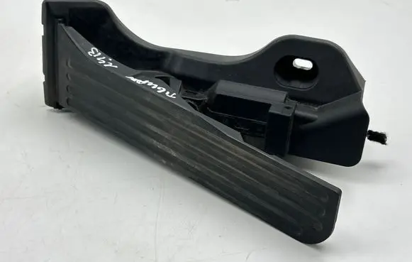 Volkswagen Tiguan Accelerator throttle pedal 1K1721503M 6PV00889000