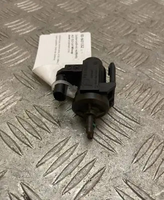 BMW 5 G30 G31 Turbo solenoid valve 8570591