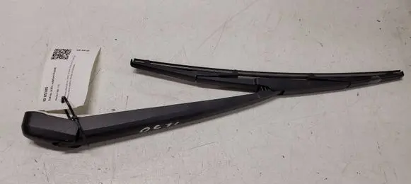 Rear wiper blade arm