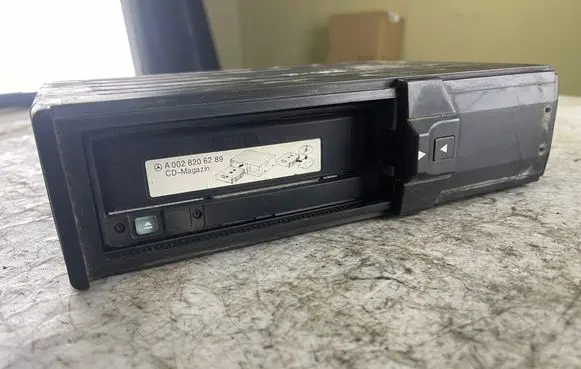 Mercedes-Benz E W210 CD/DVD changer A0028205989