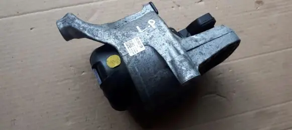 Audi A4 S4 B9 Engine mount bracket 8W0199371CR
