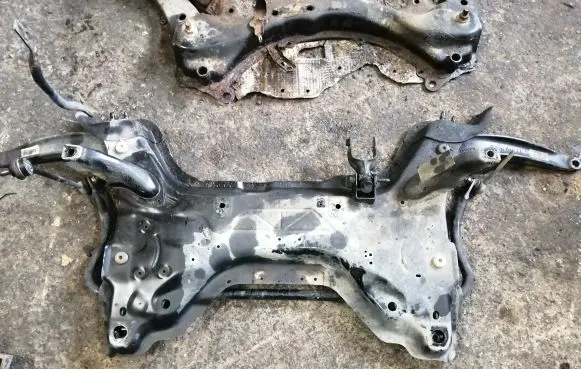 Peugeot 3008 I Front subframe