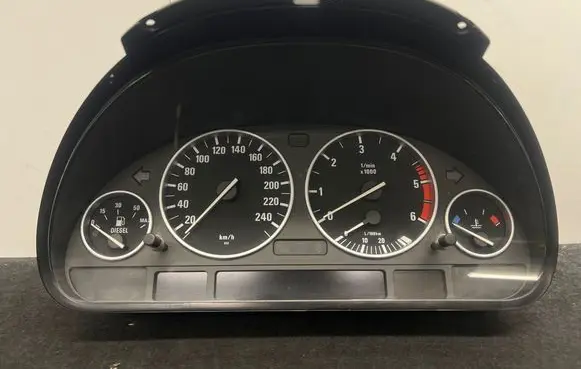 Speedometer (instrument cluster)