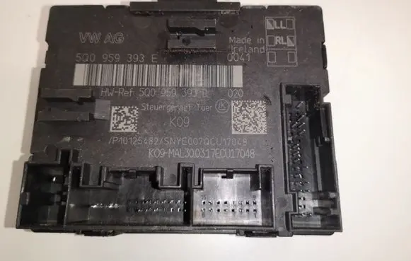 Volkswagen Golf VII Door control unit/module 5Q0959393E 5Q0959393B
