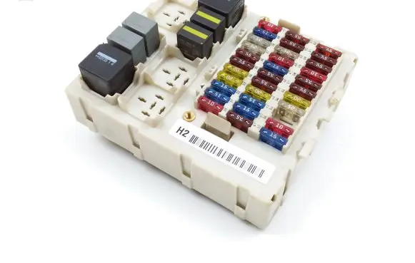 Ford Focus Fuse module 518783303 2M5T14A073B0 2M5T14A073B0H2