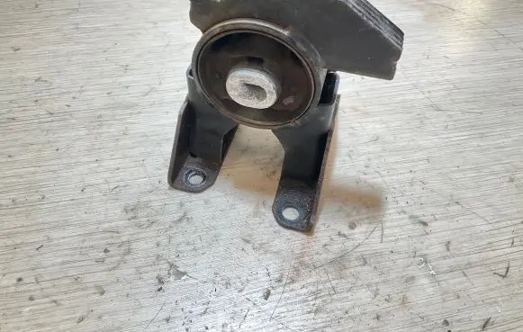 Nissan Leaf II (ZE1) Engine mount bracket 113203NF0A