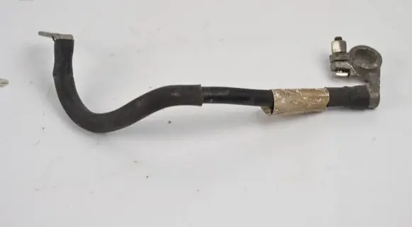 Volkswagen Golf V Positive cable (battery) 