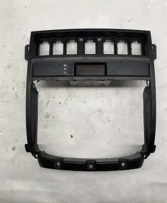 KIA Sorento Radio/GPS head unit trim 847603E100