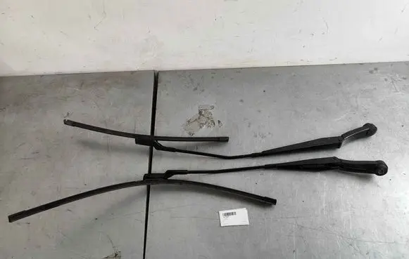 MG MG5 II Front wiper blade arm 10176597