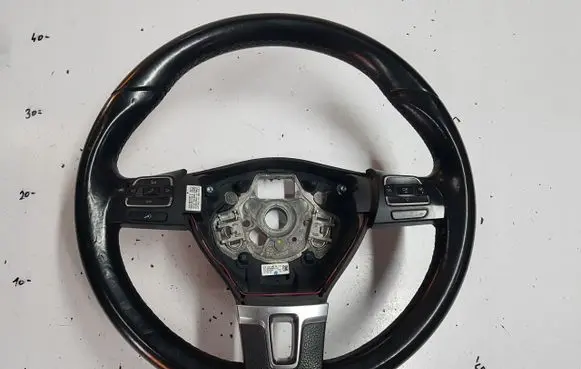 Volkswagen PASSAT B7 Steering wheel 