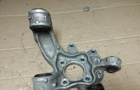Honda CR-V Rear wheel hub spindle/knuckle 
