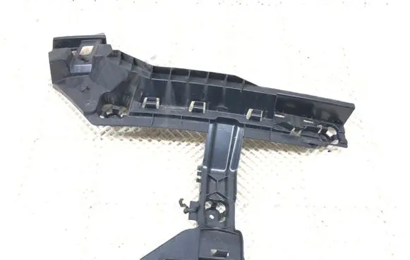 Rear bumper mounting bracket