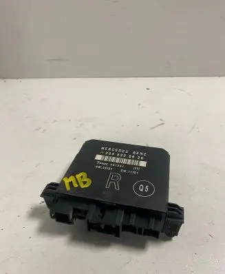 Mercedes-Benz C W203 Door control unit/module 2038206626 351391
