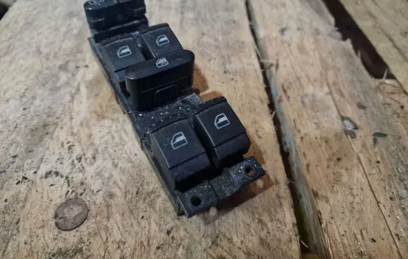 Volkswagen Touareg I Electric window control switch 7L6959857
