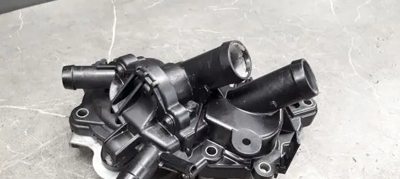 Volkswagen PASSAT B8 Water pump 04e121042l