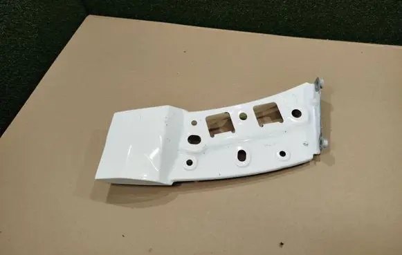 Volkswagen Crafter Fender mounting bracket 7C0821109