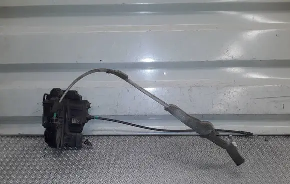 Nissan Qashqai Rear door lock