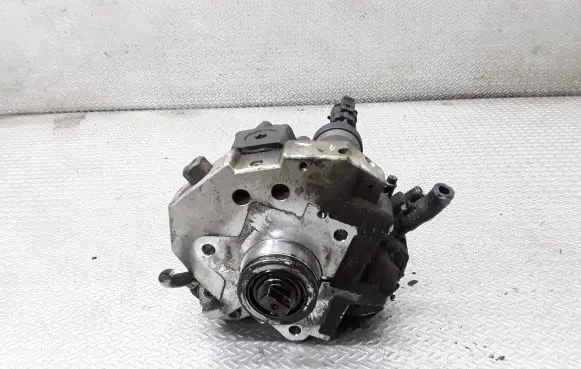 Volvo S60 Fuel injection high pressure pump 0445010043 8689590