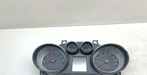 Opel Mokka Speedometer (instrument cluster) 95136699