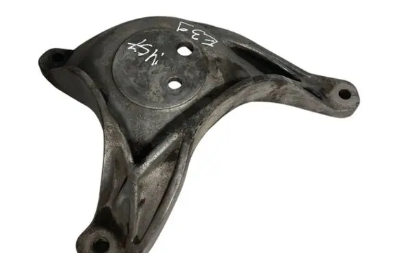 BMW 5 E39 Engine mounting bracket 1096080
