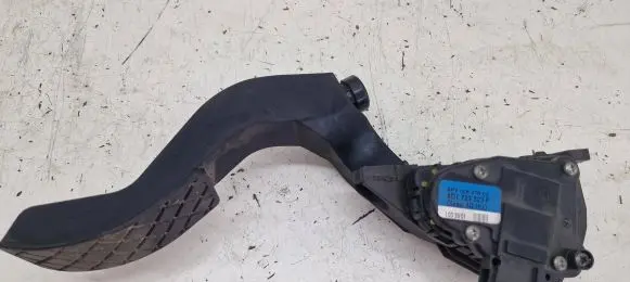 Volkswagen PASSAT B5.5 Accelerator throttle pedal 8D1723523F 6PV00837602