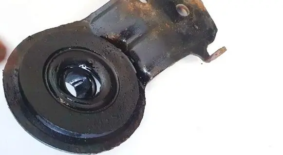 Nissan Primera Radiator mount bracket