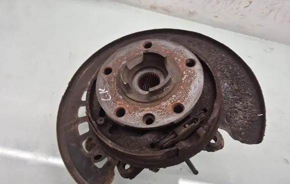 Rear wheel hub
