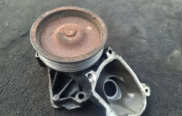 BMW 3 E46 Water pump 