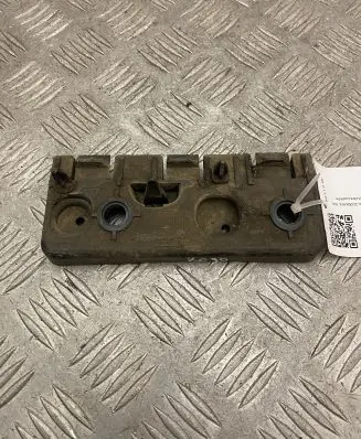 Fender mounting bracket