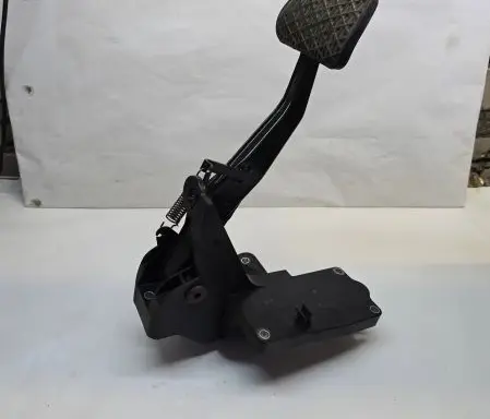 Mercedes-Benz B W245 Brake pedal A1692901001 4010049A