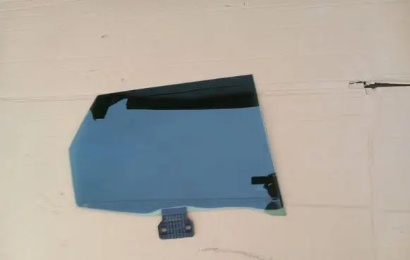 Rear door window glass