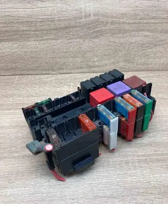 Renault Scenic I Fuse module 7703497782A 7703297988