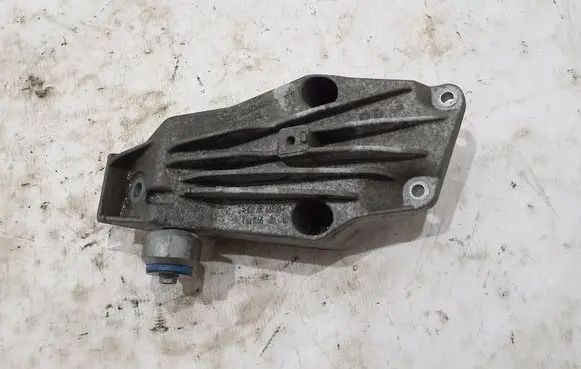 BMW 4 G22 G23 G24 G26 Engine mounting bracket 6861559